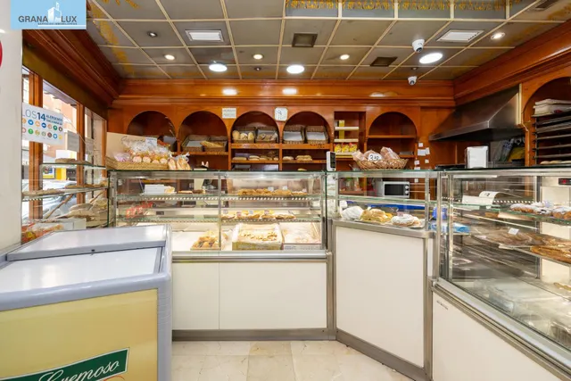 Oportunidad de negocio por jubilación. Se vende local con negocio instalado y funcionado. Ancha de Gracia. — 6