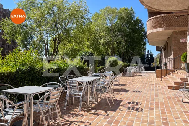 Amplio apartamento a estrenar, funcional y versátil, con zona de despacho, en una cuidada urbanización con piscina y jardines. — 7
