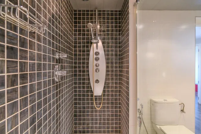 Exclusividad y diseño: 2º piso con ascensor, parking y suite de lujo — 43