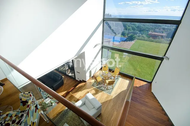 Villa moderna y de lujo con piscina infinita en zona discret - foto 2