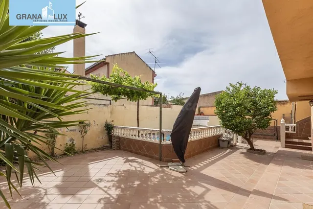 CHALET ADOSADO EN OGIJARES ( GRANADA) — 2