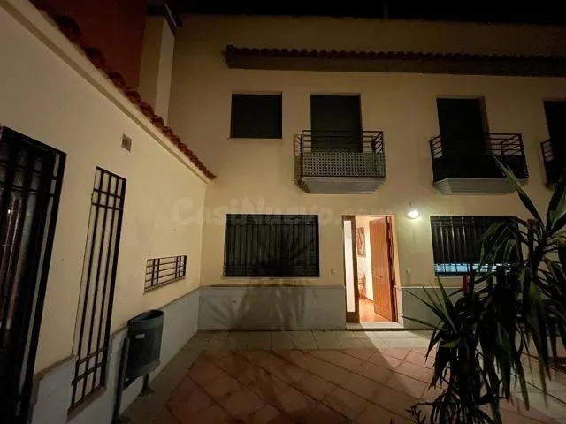 Amplia y Acogedora Casa de 3 Dormitorios con Garaje y Solári - foto 4