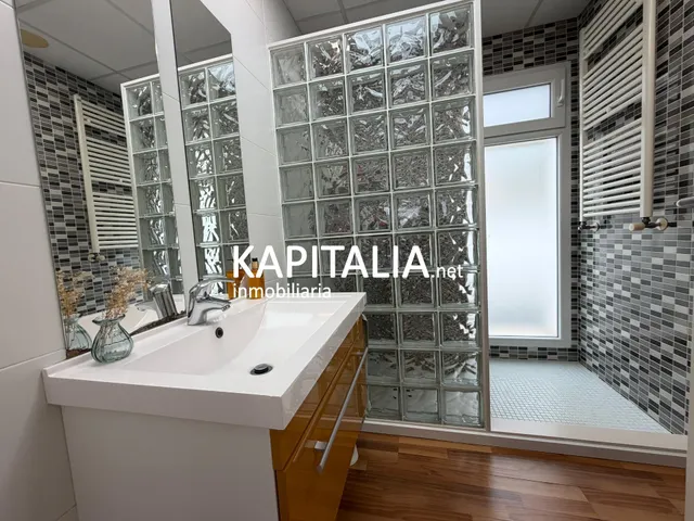 ESPECTACULAR CHALET DE DISEÑO EN URBANIZACIÓN CON PISCINA. — 44