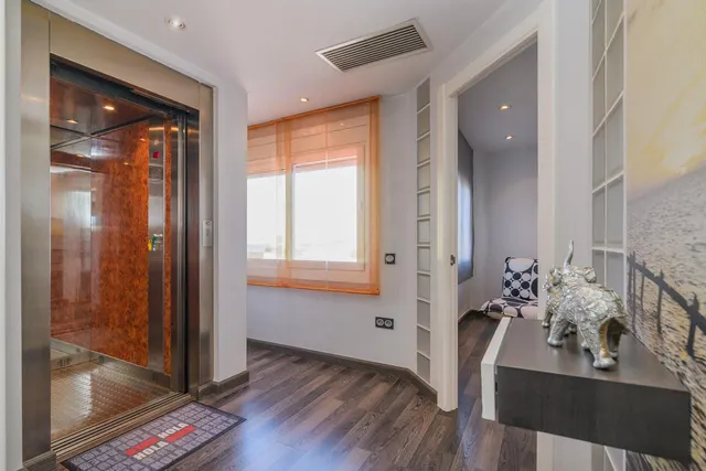 Exclusividad y diseño: 2º piso con ascensor, parking y suite de lujo — 35