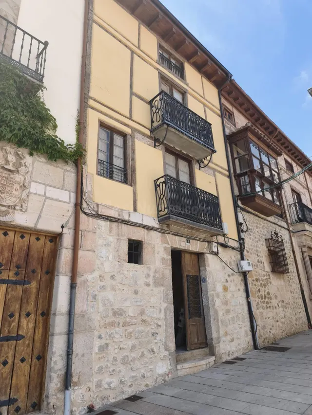 Oportunidad Única: Casa Señorial en Medina de Pomar a la Ven