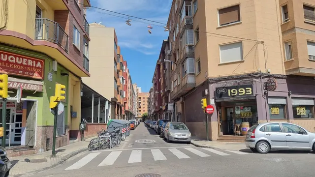 LOCAL COMERCIAL de 130 m2 a pie de calle. — 13