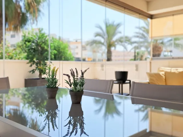 Amplio Apartamento en Esquina en Planta Baja con Terraza Acristalada y Jardín Privado en Green Hills — 4