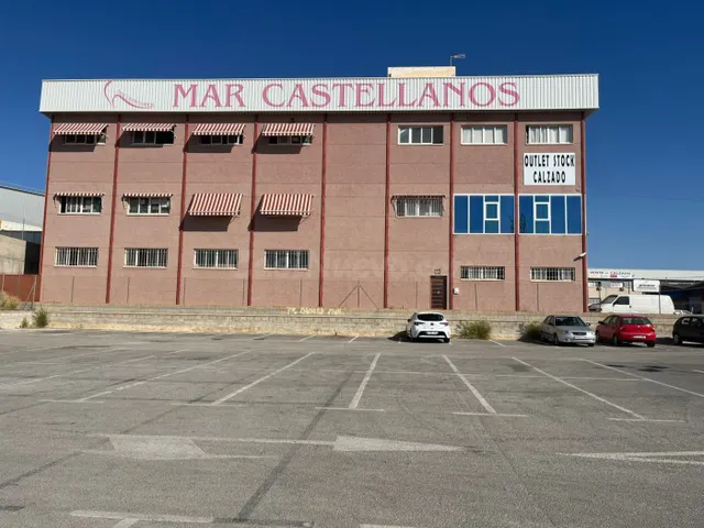 GRAN OCASION NAVE EN POLIGONO DE CARRUS CON UNA ubicación UN - foto 4