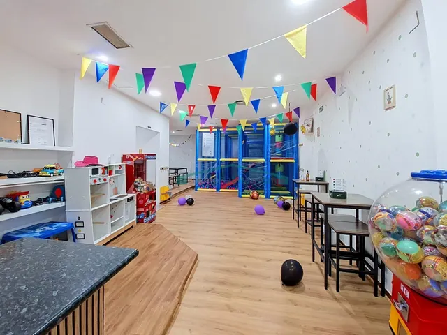 Se traspasa ludoteca-cafetería en Tavernes Blanques — 8