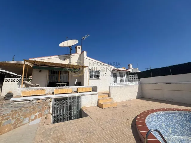 Inversión estratégica en Benidorm: Chalet independiente con 