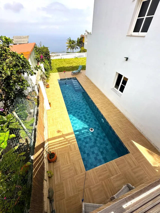Chalet con piscina — 50
