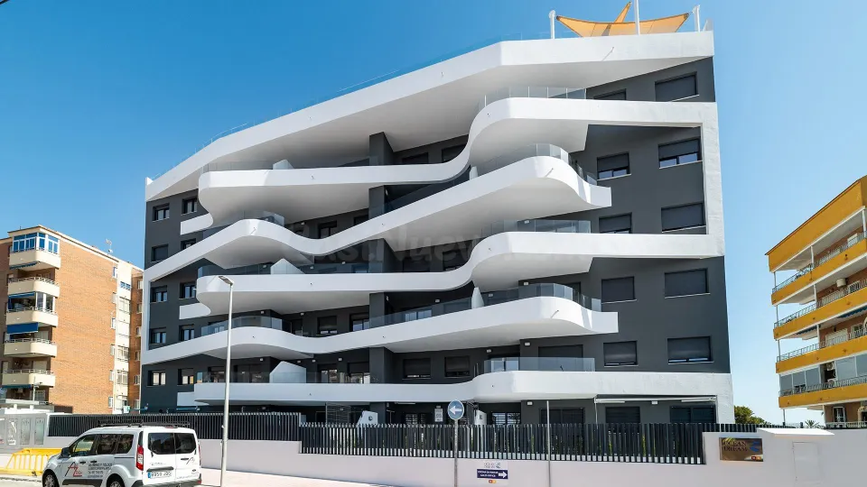 Impecable Apartamento en Punta Prima, Torrevieja