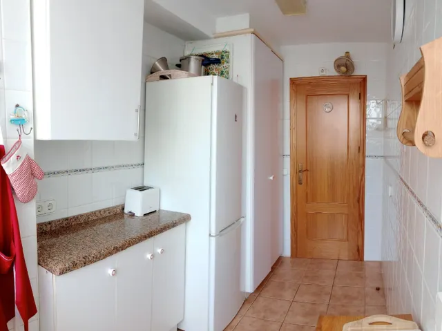 Amplio piso con vistas al mar y 4 dormitorios en 1 Línea playa Levante. — 23