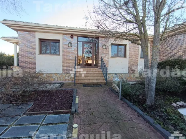 CHALET UNIFAMILIAR CON 900 METROS DE PARCELA EN SAN CRISTOBA - foto 4