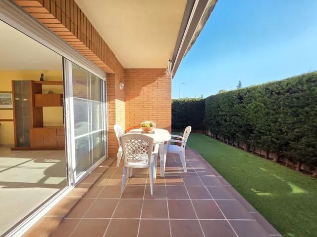 Chalet esquinero adosado en Vilafortuny — 15