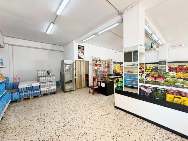 LOCAL COMERCIAL EN AVENIDA DE NOVELA — 3