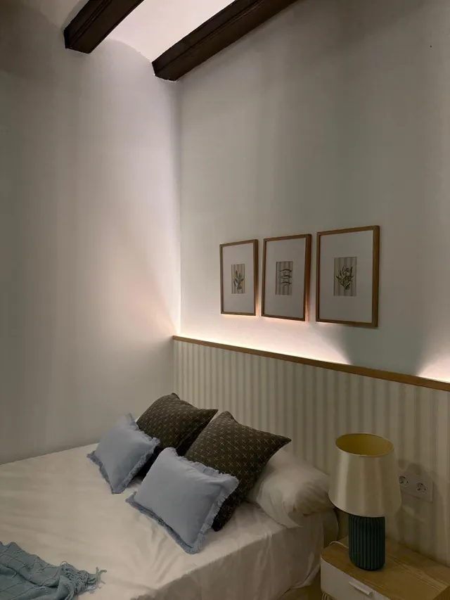 Piso reformado con 2 dormitorios y mobiliario a estrenar en el Raval, Barcelona — 34