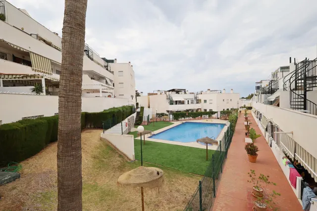 Alquiler ático dúplex en Benalmádena de dos dormitorios con  - foto 3
