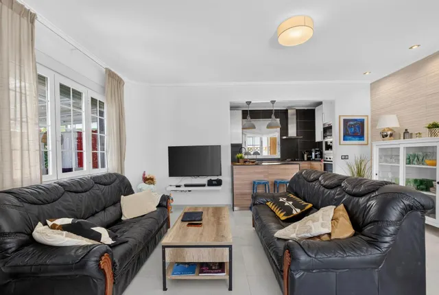 Villa con Encanto Español y Piscina Privada en Mil Palmeras — 12
