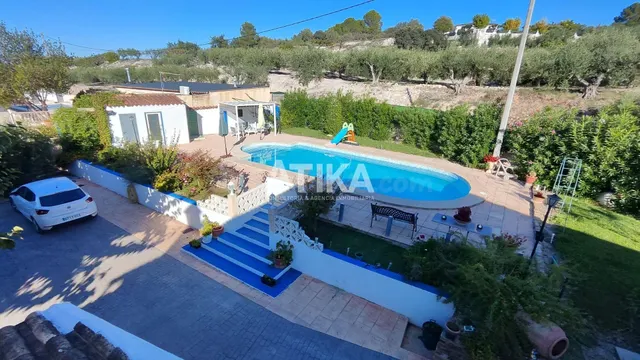 ESTUPENDO CHALET EN VENTA A CINCO MINUTOS DEL CASCO URBANO - foto 4