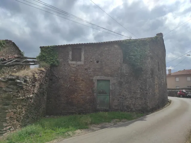 CASA DE PIEDRA PARA RESTARAR EN MEIXONFRIO — 9