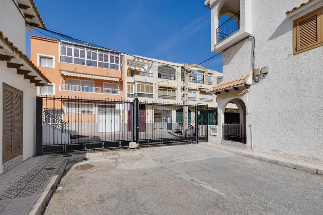 Bungalow de 3 dormitorios con piscina comunitaria en la playa de Los Locos — 38