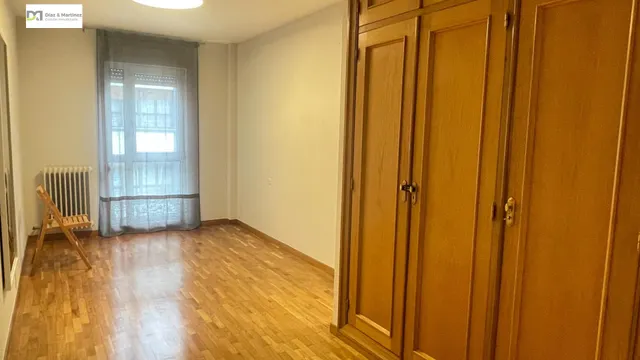 PISO EN EL CENTRO AMUEBLADO CON GARAJE - foto 4