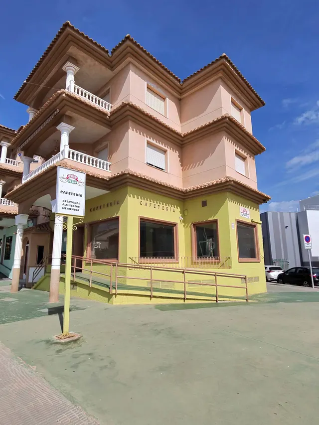 Piso de 3 dormitorios con garaje, terraza y ascensor en San Javier — 21