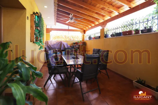 Divina Pastora - Casa Independiente - 2 Plantas - Reformada - foto 2