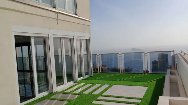 Impresionante Ático -Dúplex reformado de lujo y vistas magnificas al mar y bahía de Benidorm. — 3