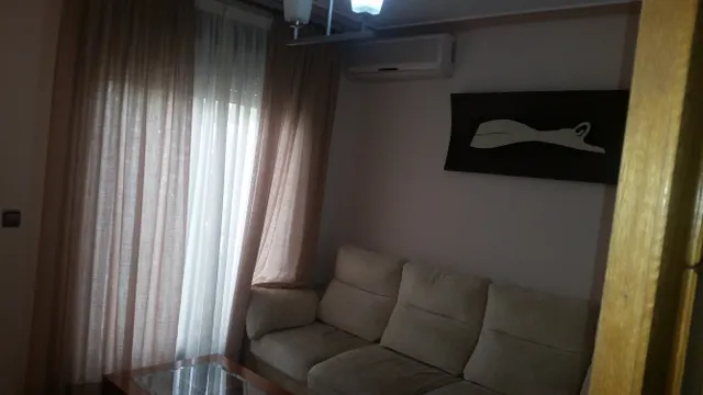 Vivienda de 120 metros más bar de 80 metros.
San Pedro. — 23