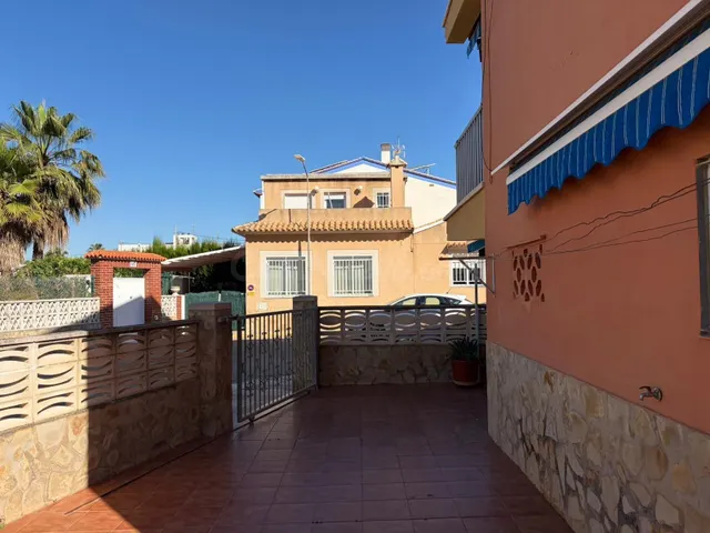 Planta baja 3 habitaciones 50m² en alquiler - Platja de Oliv - foto 2
