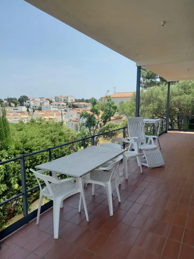 Casa con jardín y vistas en venta en el puerto de Llançà. - foto 3