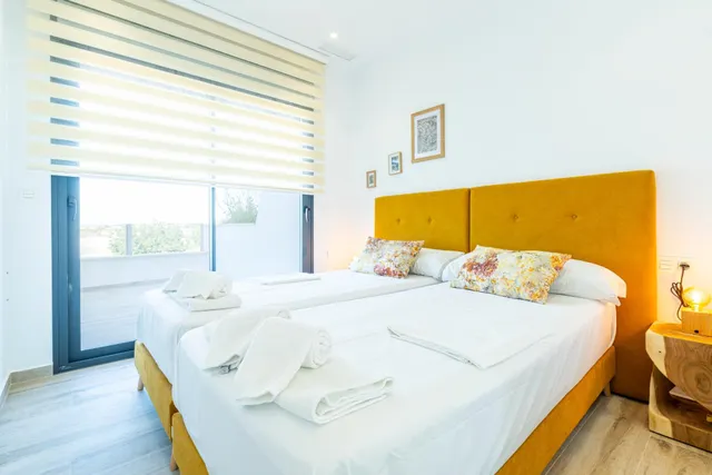 Villa independiente con piscina privada, solárium y vistas a la laguna en Moncayo — 32
