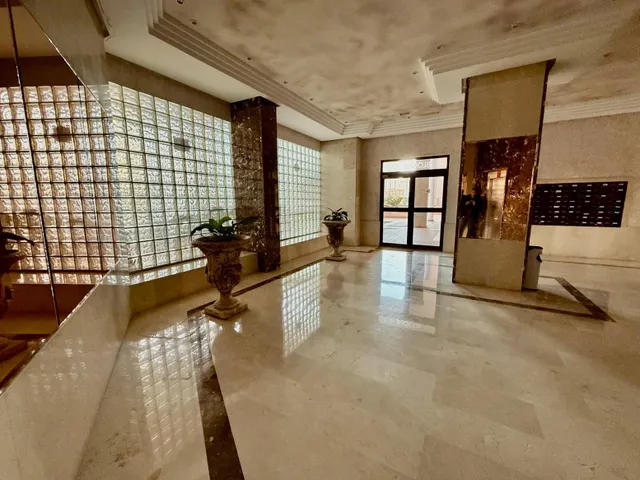 EXCLUSIVA - AMPLIO PISO CON BONITA TERRAZA EN EXCELENTE ZONA - CERCA HOTEL BALI — 23