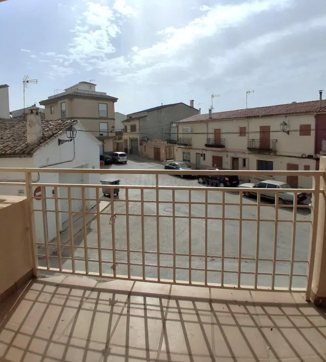Amplia vivienda con gran garaje, patio y excelente luminosidad — 3