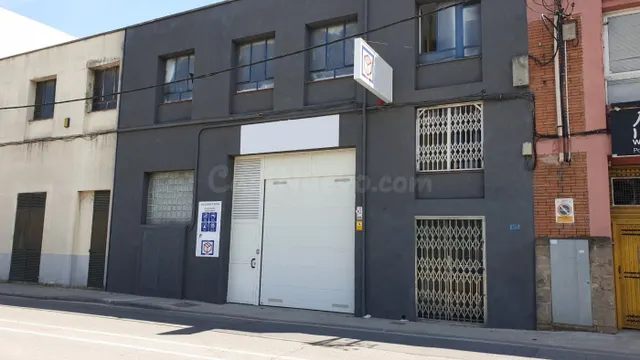 NAVE CON TRASTEROS ALQUILADA EN CERDANYOLA DEL VALLÉS - foto 2