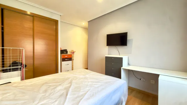 Piso de 3 habitaciones con Garaje y Trastero - ¡Oportunidad en Zona cerca del Centro! — 23