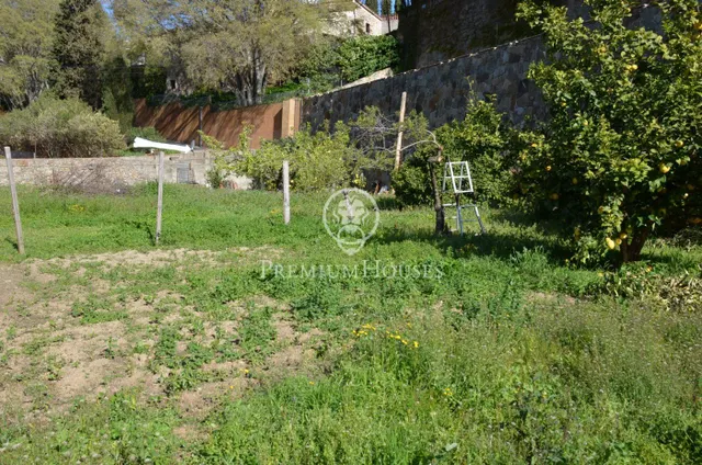 Parcela plana con grandes posibilidades en Alella — 11