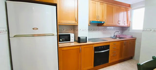 Piso luminoso junto a la playa con terraza y vistas parciales al mar en la gruta — 15