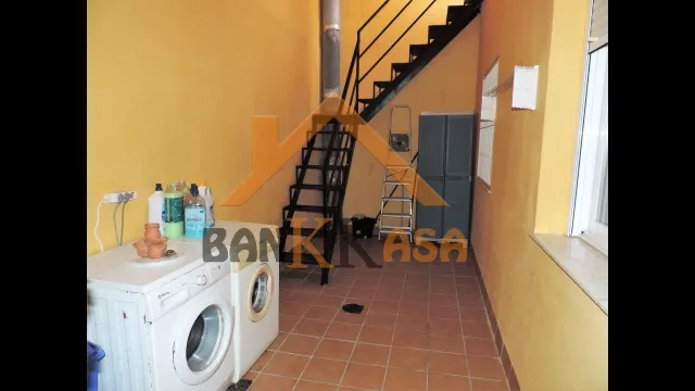 SE VENDE VIVIENDA SOBRE LOCAL EN SANTA MARÍA DEL ÁGUILA — 34