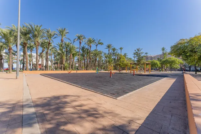 ¡Tu nuevo hogar a estrenar frente al parque en Altabix! — 23