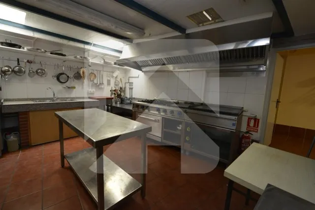 SALÓN PARA EVENTOS CON COCINA Y BARRA — 13