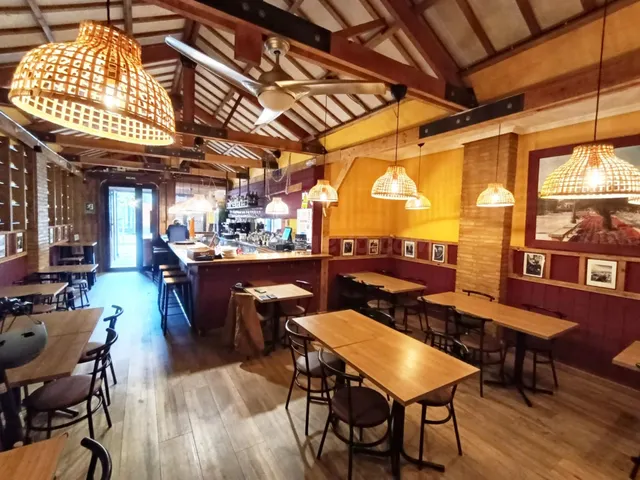 Taberna con encanto en traspaso en El Cabañal. Zona de alta 