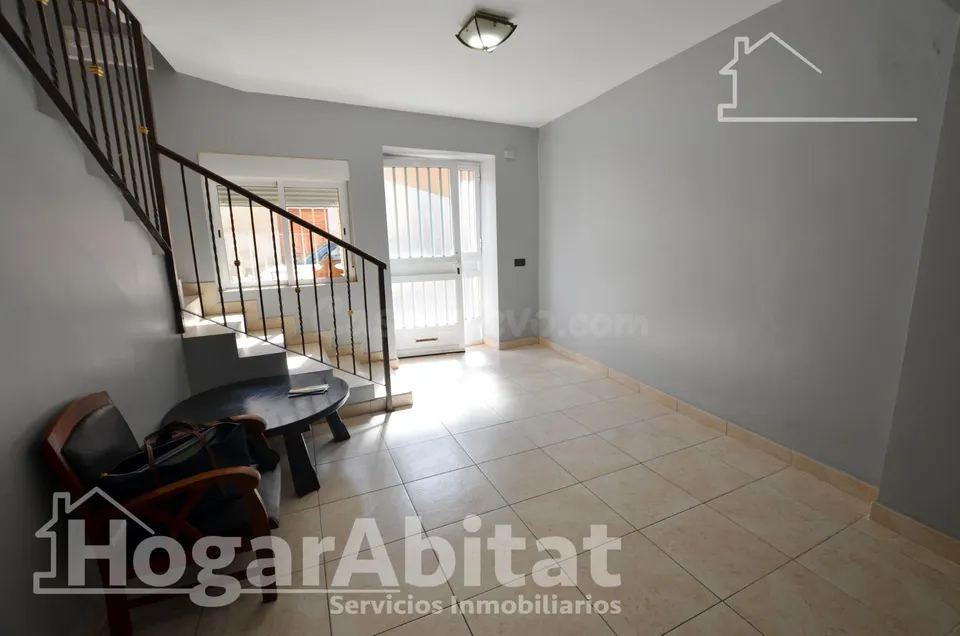 ¡MAGNÍFICO ADOSADO! AMPLIO Y LUMINOSO CON TERRAZA Y TRASTERO