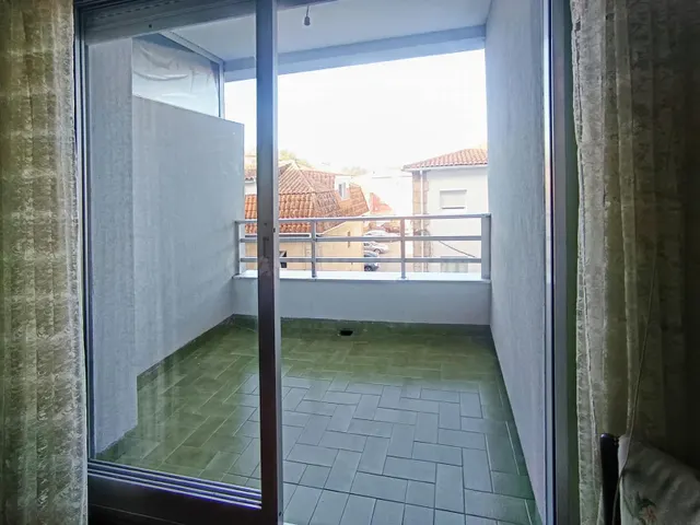 OPORTUNIDAD EN PONTEVEDRA CENTRO CON ASCENSOR Y EXTERIOR - foto 3