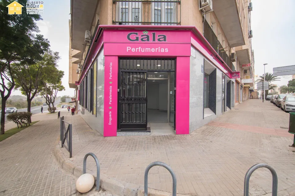 Local de 200 metros en venta en el centro de El Altet.