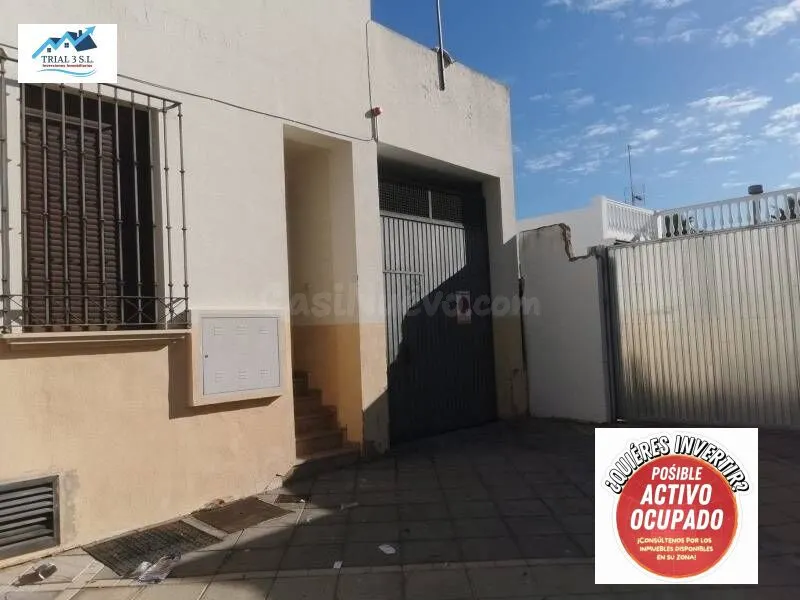 Venta de Casa Independiente + 2 Garajes en Lepe (Huelva)