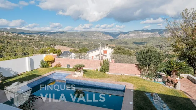 Casa 4 vientos con 2 garajes y piscina!