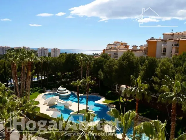 ¡Preciosas vistas al mar! Reformado en residencial con piscina y balcón — 11